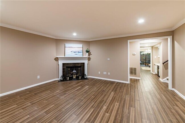 Building Photo - 436 The North Chace