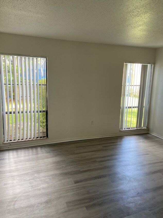 Foto principal - * MOVE IN SPECIAL - 2ND MONTHS RENT FREE *...