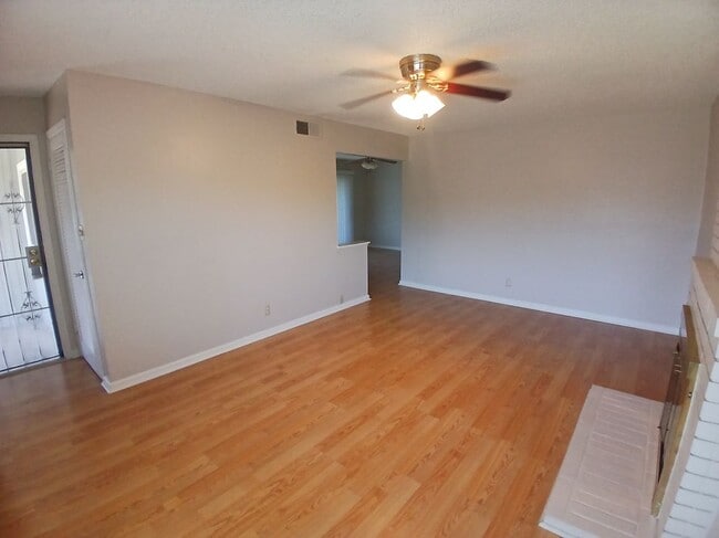 Building Photo - 9952 Vanguard Dr