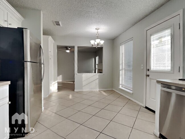 Foto del edificio - 18163 Holly Green Dr