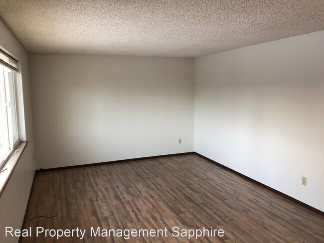 Building Photo - 2 br, 1 bath House - 325 West River Rd.