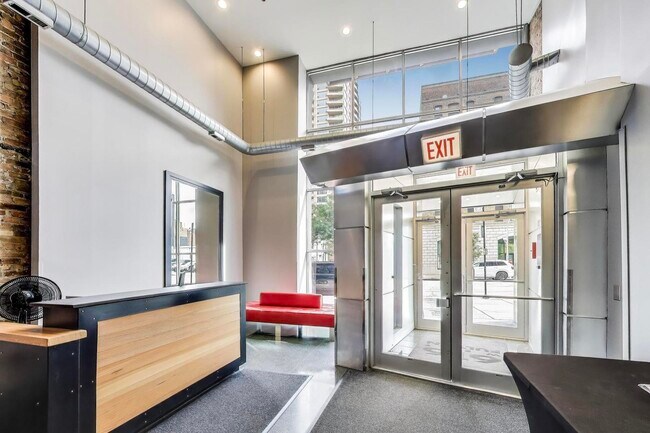 Foto del edificio - 616 W Fulton St