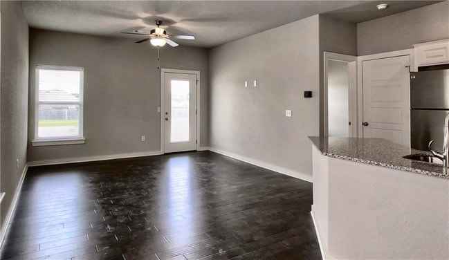 Foto del edificio - 3881 Albatross Lp