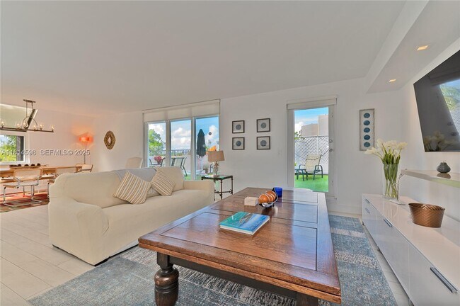 Foto del edificio - 101 Crandon Blvd