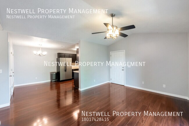Building Photo - $250 OFF 1ST MONTH'S RENT Great 3-bed Cond...
