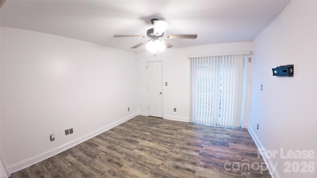 Foto del edificio - 100 Willow Run Dr