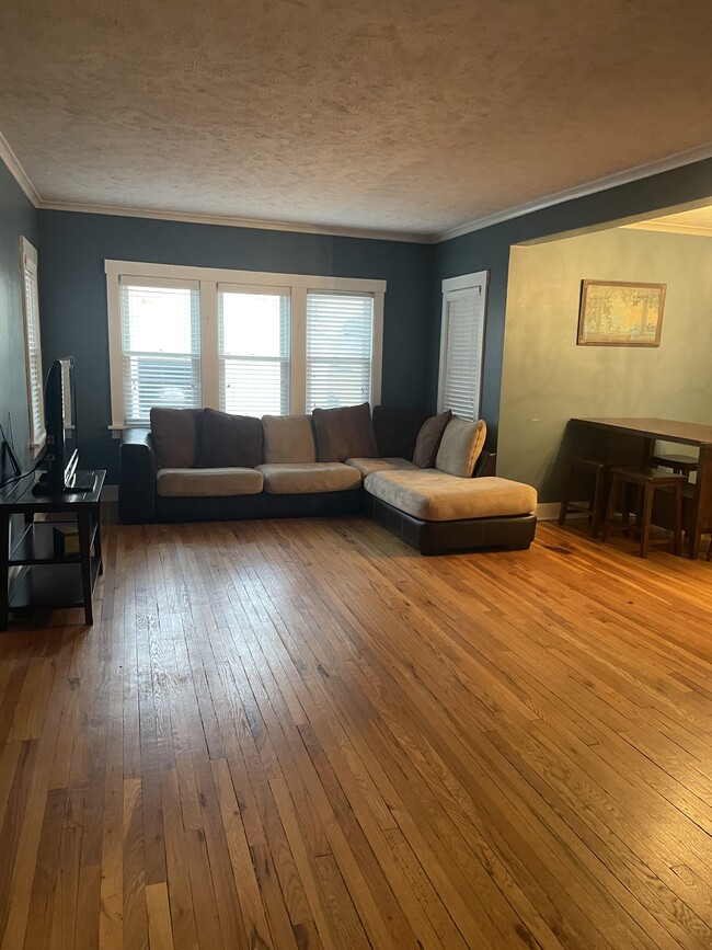 Building Photo - 818 S 37th Ave