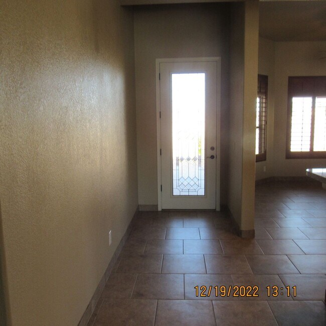 Building Photo - 3bd, 2 bath, 3 car with RV