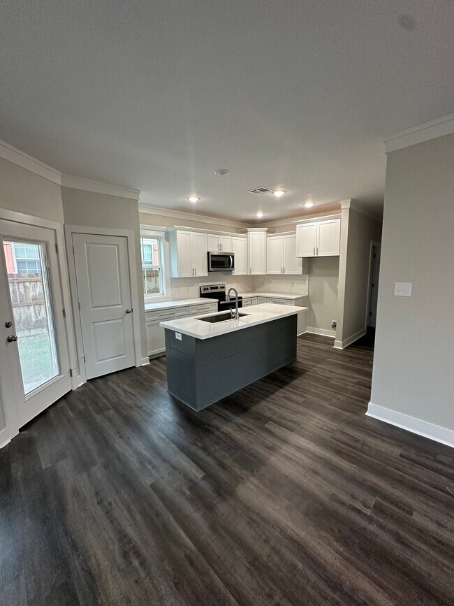 kitchen - 1711 Bilbo St