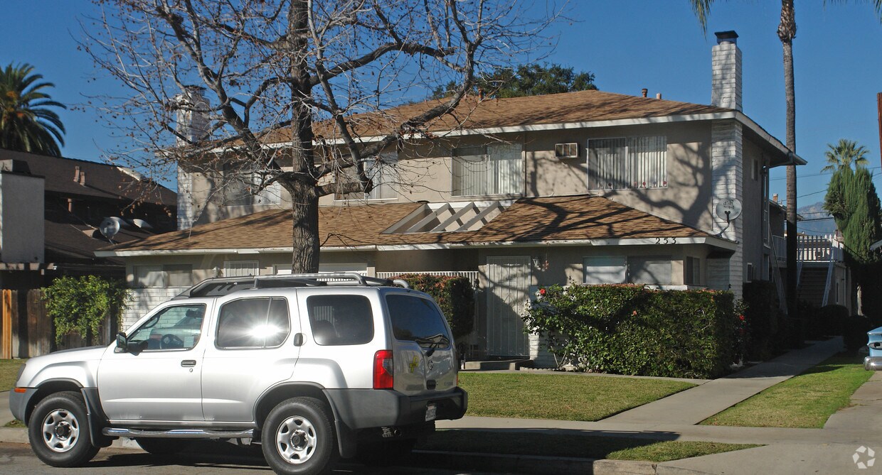 Primary Photo - 253 W Dexter St