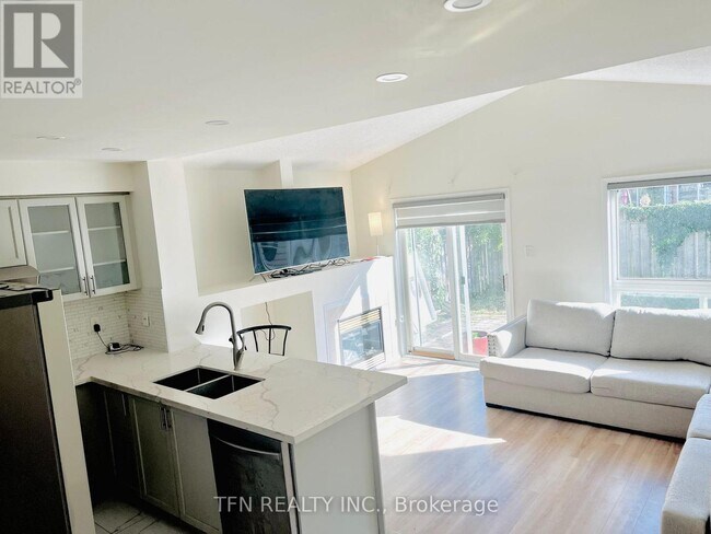 Building Photo - 5846 Delle Donne Dr