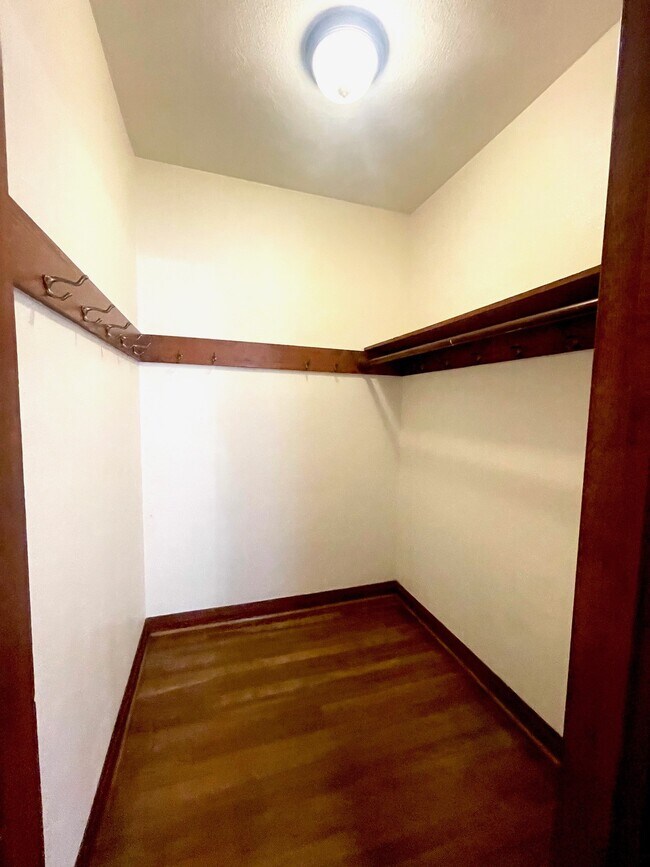 Foto del edificio - 410 W Walnut St