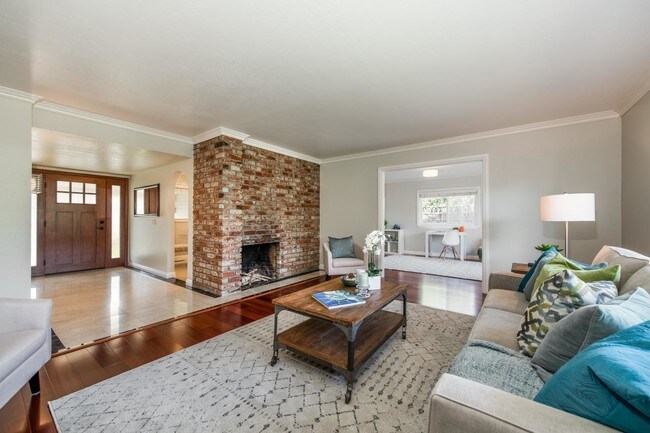 Building Photo - 817 Revere Dr