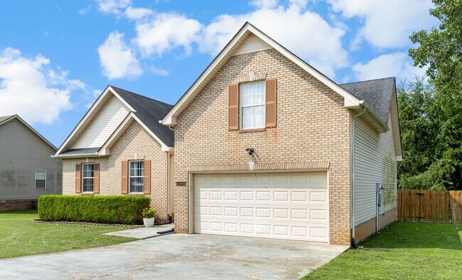 Foto del edificio - Beautiful Clarksville Home - Great Location!
