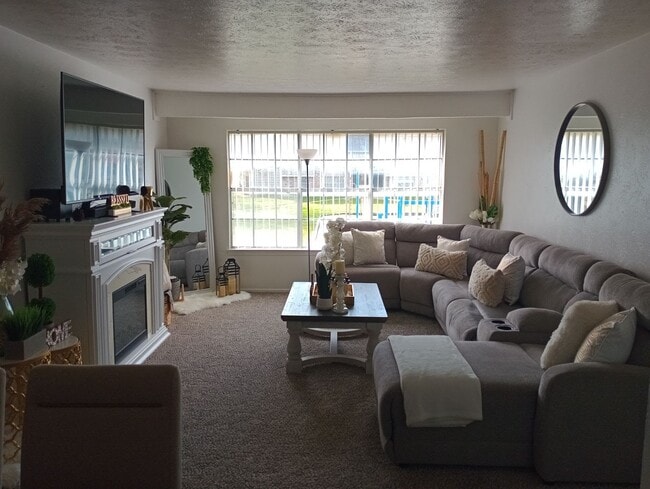 Living room - The Bluffs of Brookside