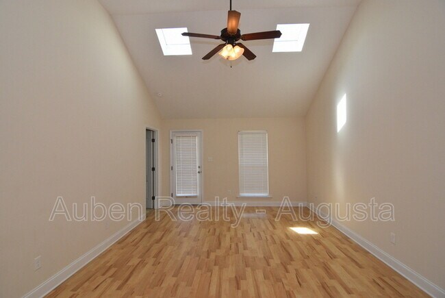 Building Photo - 853 Bryan Cir