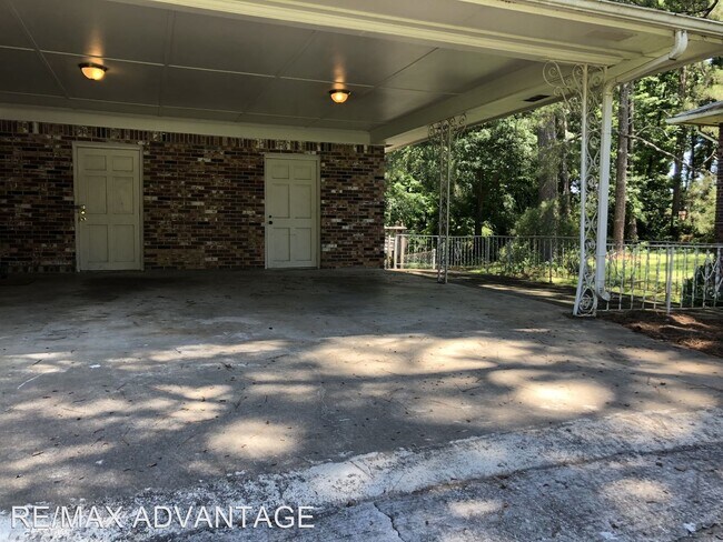 Building Photo - 3 br, 2 bath House - 1588 Patricia Dr