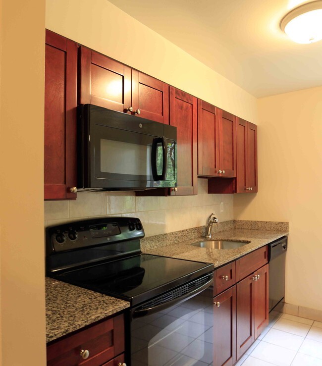 Kitchen 2BR - Scarsdale Fairway