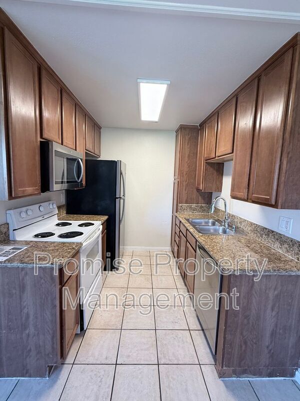 Foto del edificio - 1240 N Broadway