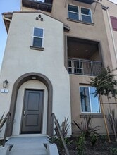 Building Photo - 2430 E Lincoln Ave