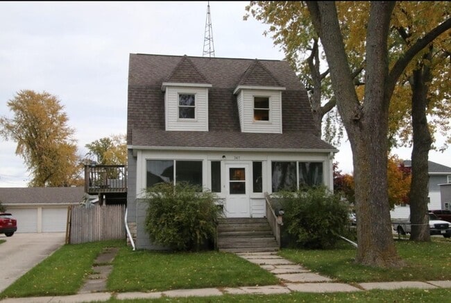 Building Photo - 367 Amory St