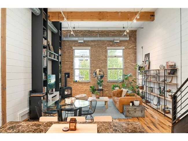 Building Photo - 801 N Washington Ave