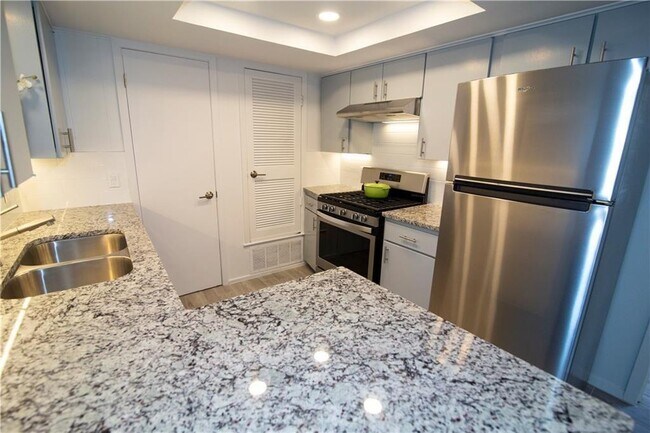 Foto del edificio - 3410 S Oak Dr