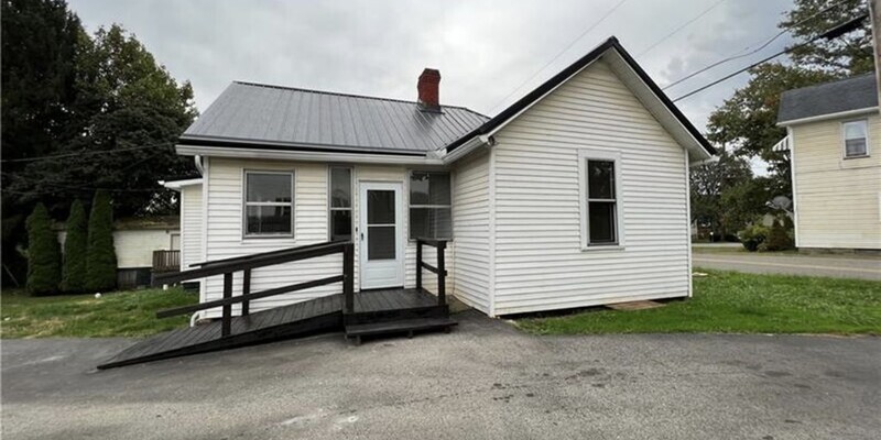 Primary Photo - 1662 Mercer Rd