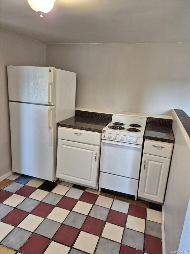 Building Photo - 2071 Ulster Ave