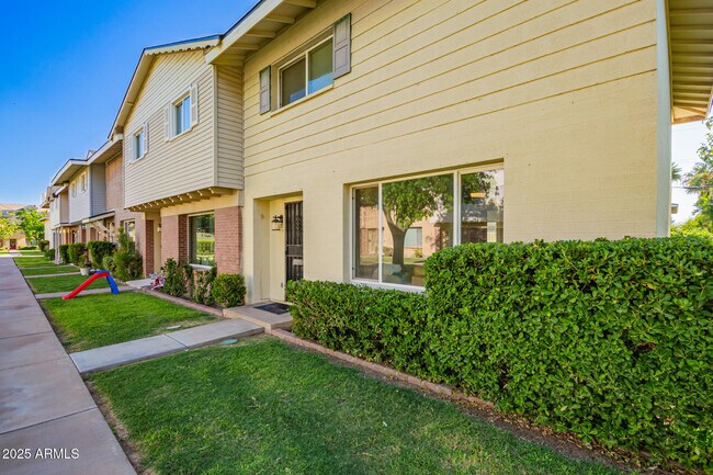 Foto del edificio - 1379 N 44th St