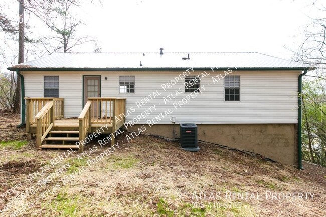 Building Photo - 2673 Laburnum Dr