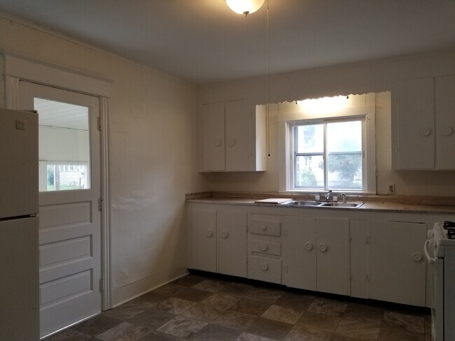 cocina - 115 Sterling St