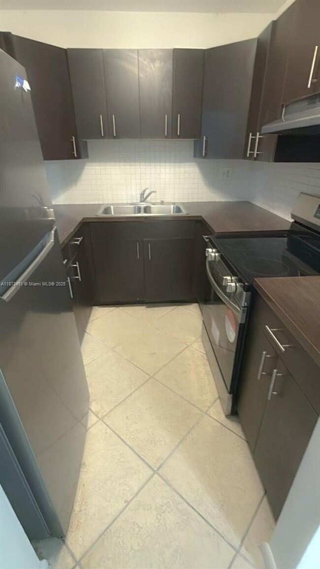 Foto del edificio - 304 NW 30th Ct