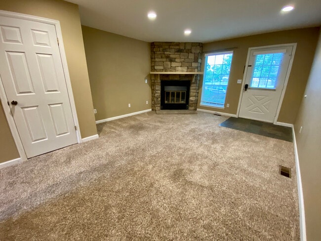 Building Photo - 10848 Victorian Dr