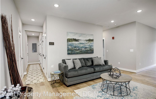 Foto del edificio - 2 br, 2 bath House - 1040 Bladensburg Road...