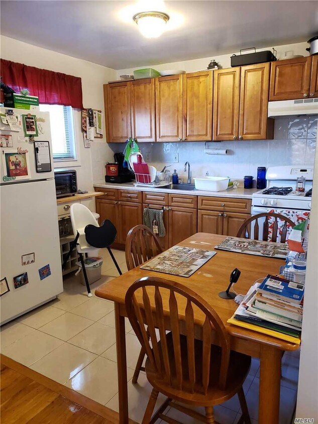 Primary Photo - 39-02-39210 210th St