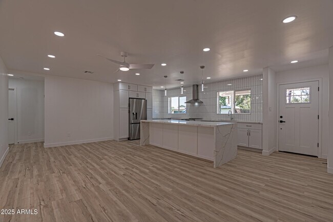 Foto del edificio - 3035 E Heatherbrae Dr