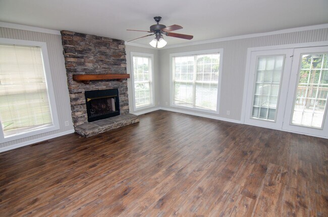 Building Photo - 2211 Pennington Bend Rd