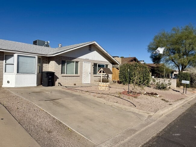 Building Photo - 2732 S 12th Ave