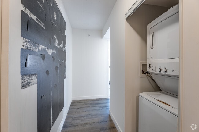 2BR, 2BA - Hallway - 100 Bond Street East