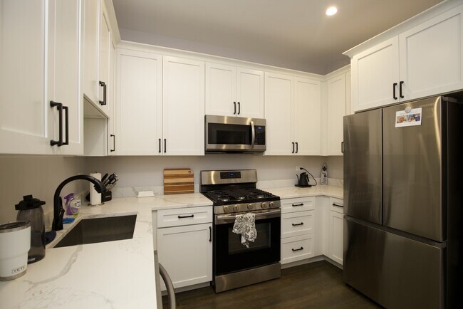 Building Photo - 1457 W Farragut Ave
