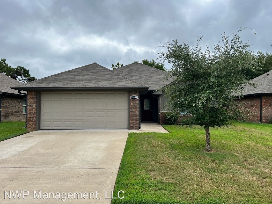 4 br, 2 bath House 19441 King Ranch Drive House Rental in Flint, TX