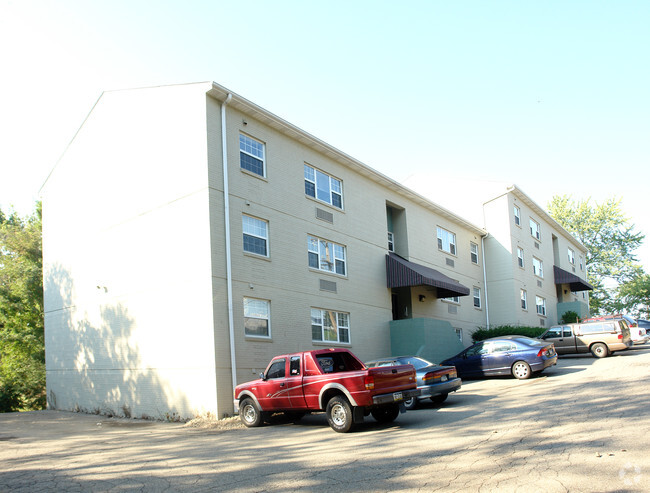 Building Photo - Perry Highway Apartments