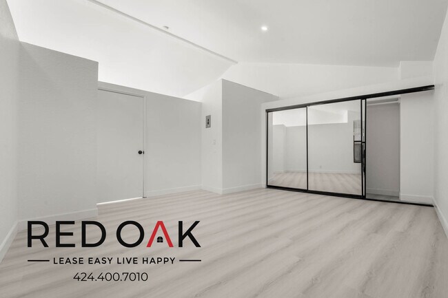 Building Photo - 1 MONTH FREE! Fabulous One-Bedroom with Va...