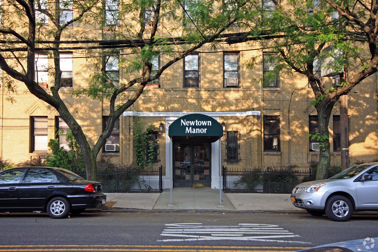Foto del edificio - Newtown Manor