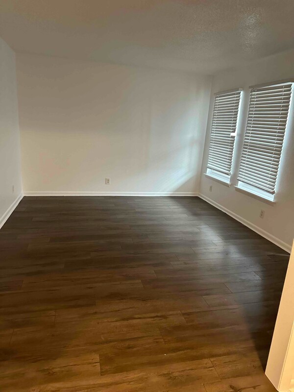 Foto del edificio - 1512 Sulphur Springs Rd