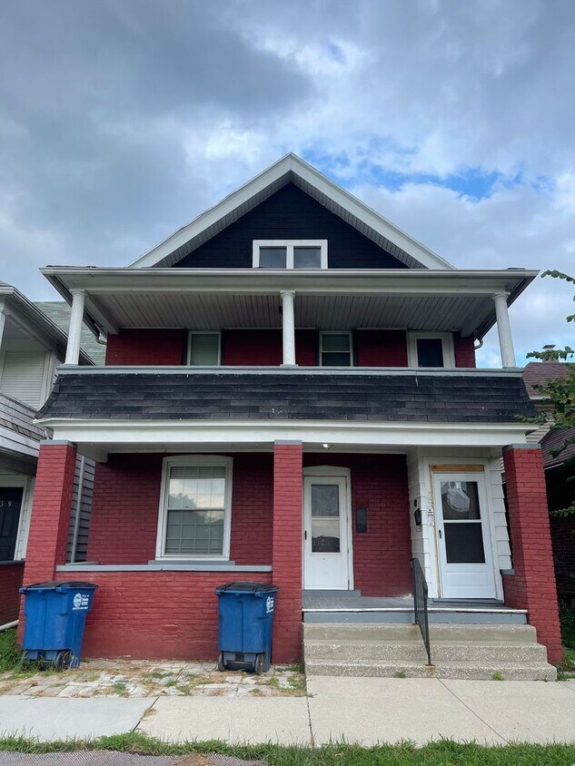 Primary Photo - 743 Forsythe St