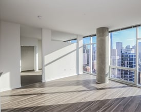 Building Photo - 737 N La Salle Dr