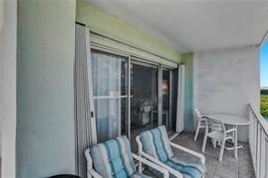 Building Photo - 500 Bayview Dr