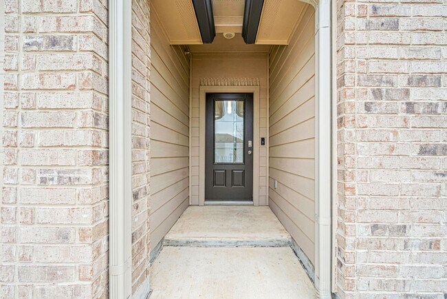 Foto del edificio - RED BIRD RANCH 3 BED 2 BATH  SINGLE STORY ...